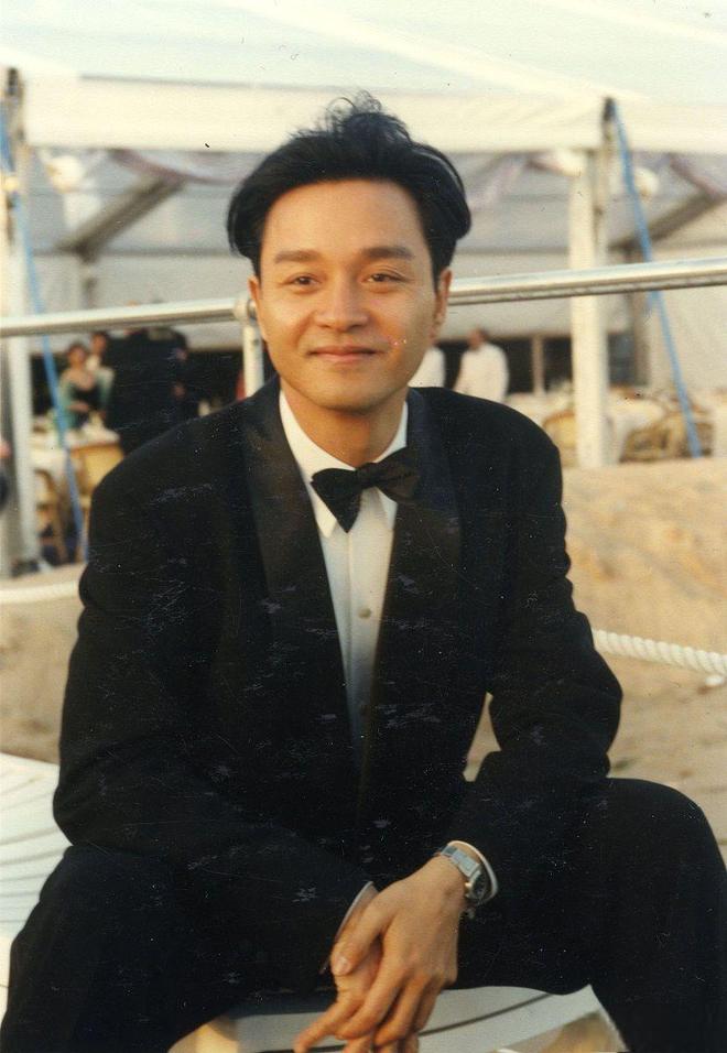24小时5个瓜！顶流赌博，网红骗婚，国民女星老公出轨，个个离谱