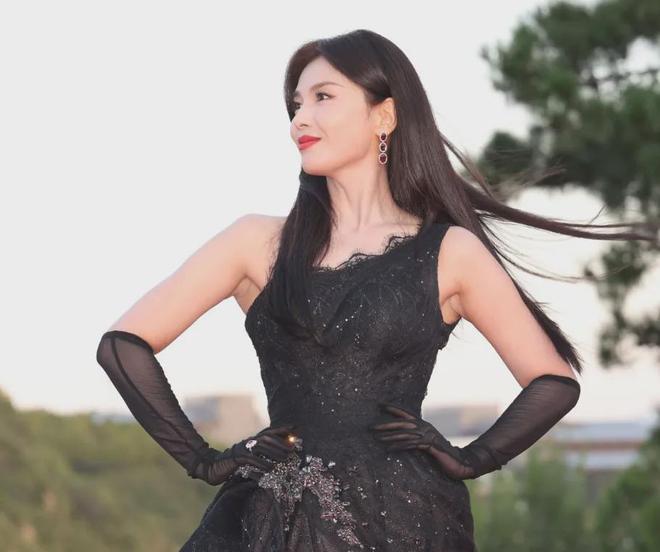 红毯上40+女星状态，有姐弟恋有单亲妈妈，过得好不好写在脸上