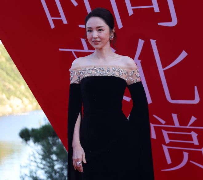 红毯上40+女星状态，有姐弟恋有单亲妈妈，过得好不好写在脸上