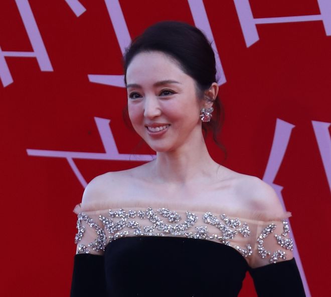 红毯上40+女星状态，有姐弟恋有单亲妈妈，过得好不好写在脸上