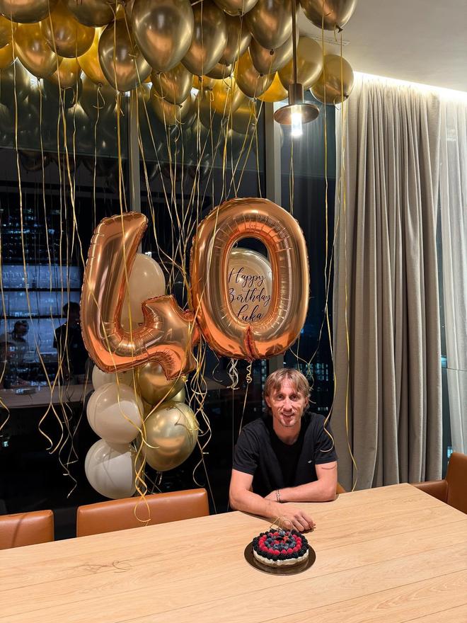 莫德里奇晒庆祝40岁生日照片：年龄只是一个数字