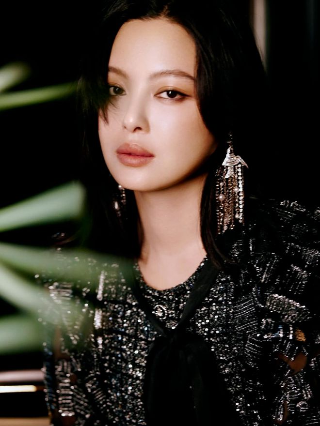 从vogue封面陪衬到威尼斯影后，辛芷蕾一夜之间改写内娱格局？
