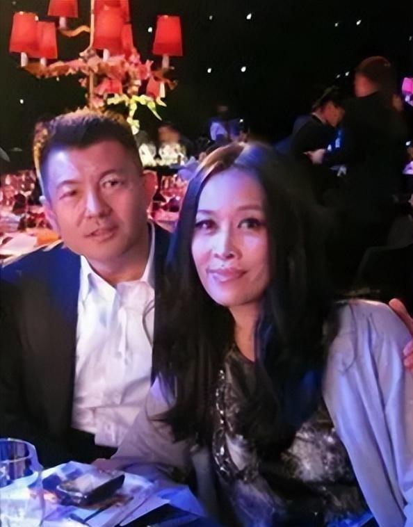 那英情史被爆，前任有私生子，现任老公背景深厚帮她疗伤