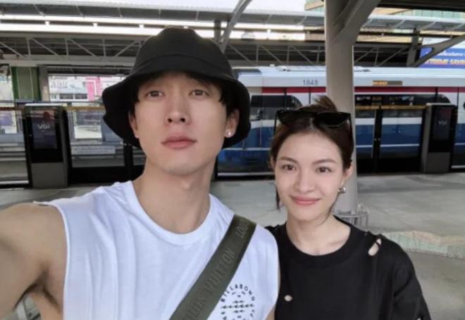 钟楚曦侯雯元分手：神仙眷侣静默告别不互撕，给娱乐圈情侣打个样