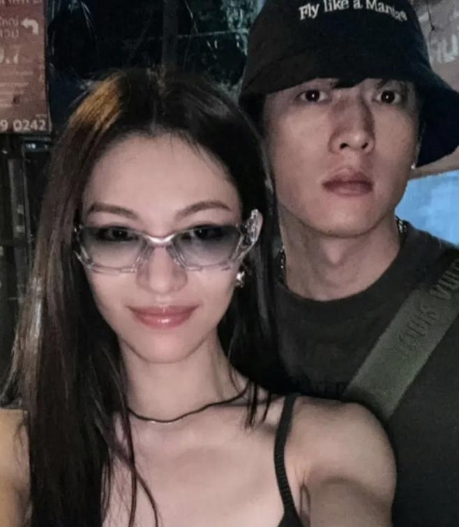 钟楚曦侯雯元分手：神仙眷侣静默告别不互撕，给娱乐圈情侣打个样