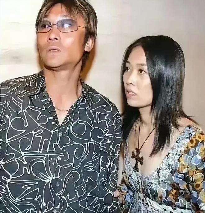 那英丈夫出轨对象疑似伪娘！脸型手臂符合男性特征，被嘲太会玩