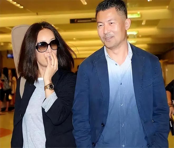 那英丈夫出轨对象疑似伪娘！脸型手臂符合男性特征，被嘲太会玩