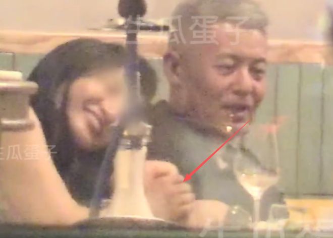 那英老公出轨疑似早有预兆！不停倒数她回家时间，难怪敢带回别墅