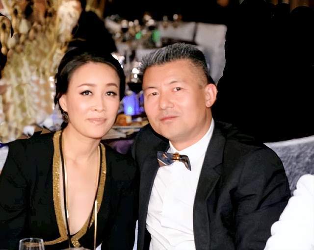 那英老公被曝出轨！跟女子举止亲密，那英多次维护男方成笑话