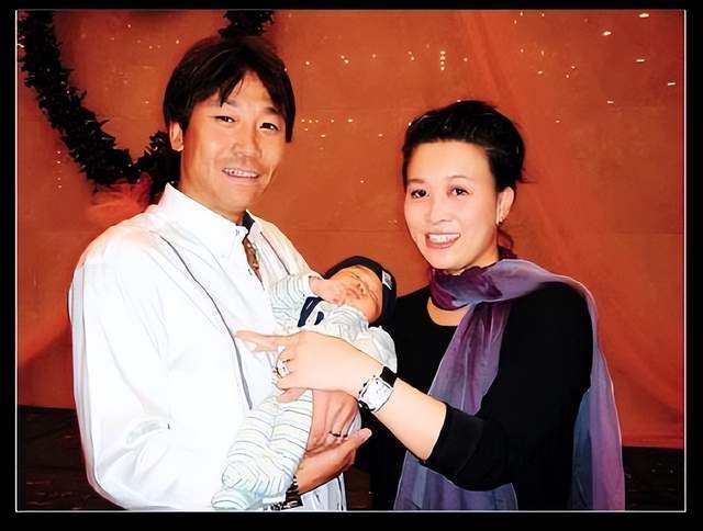 那英老公被曝出轨！跟女子举止亲密，那英多次维护男方成笑话