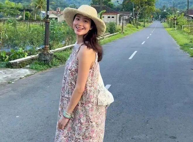 范冰冰傍上灰色大佬？唐嫣被朱珠艳压？敖瑞鹏反抗公司？杨采钰未婚生子被甩？男艺人未中经纪人套路？