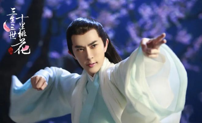 明星于朦胧坠亡的背后，揭开了娱乐圈生存最残酷的一幕……