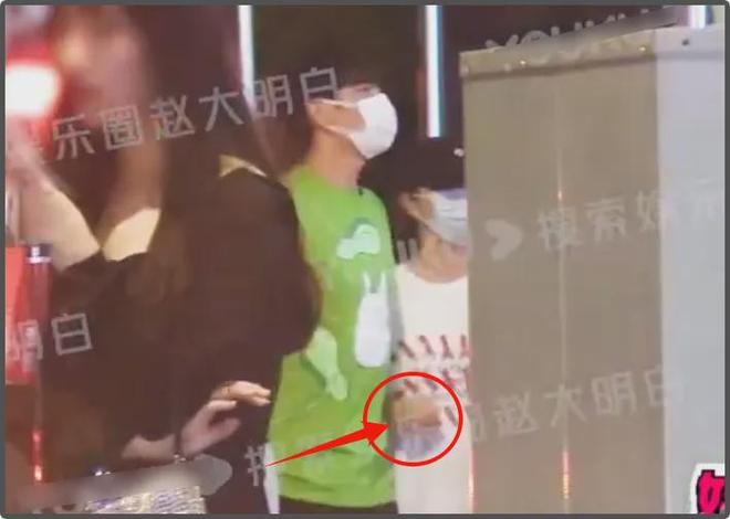于朦胧最后露面曝光，西装笔挺精神状态饱满，生前和女友相处超甜