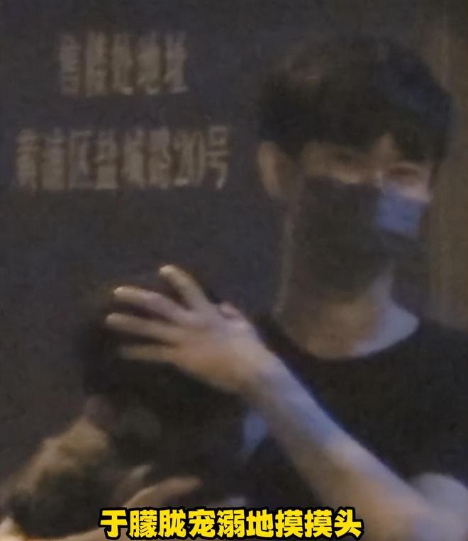 于朦胧最后露面曝光，西装笔挺精神状态饱满，生前和女友相处超甜