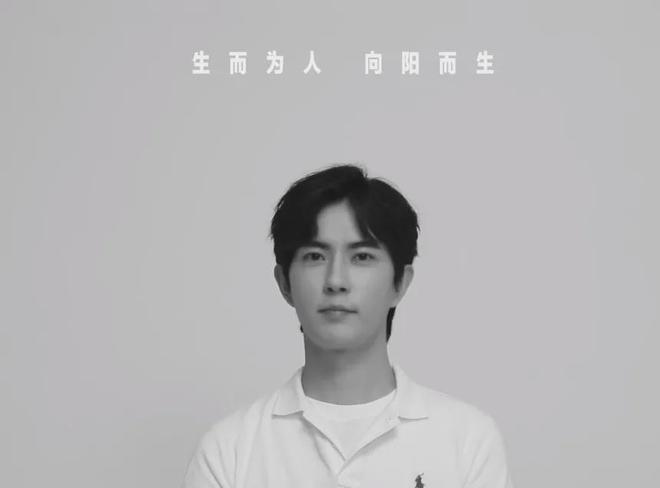 于朦胧最后露面曝光，西装笔挺精神状态饱满，生前和女友相处超甜