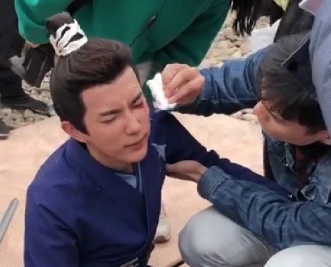 于朦胧最后露面曝光，西装笔挺精神状态饱满，生前和女友相处超甜