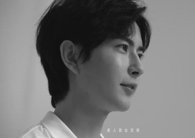 于朦胧坠楼身亡太可惜！原生家庭幸福父母恩爱，全家支持他事业