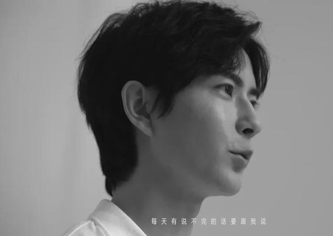 于朦胧坠楼身亡太可惜！原生家庭幸福父母恩爱，全家支持他事业
