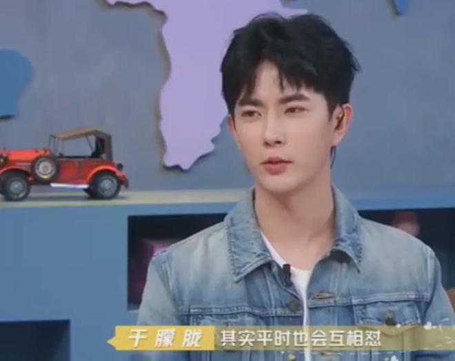 于朦胧坠楼身亡太可惜！原生家庭幸福父母恩爱，全家支持他事业