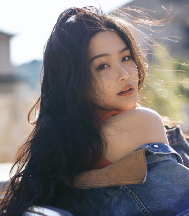 虞书欣闺蜜发声翻车！公司与热搜平台股东重合，操纵舆论手段被扒