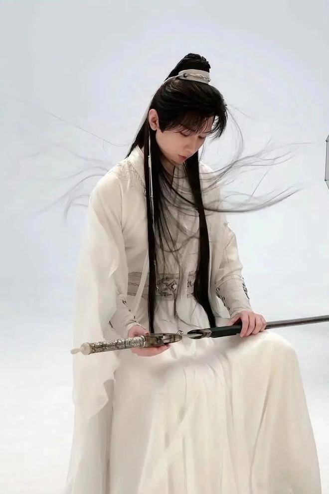 成毅依旧扛剧，赴山海却高开低走，是资本的快餐还是观众的遗憾？