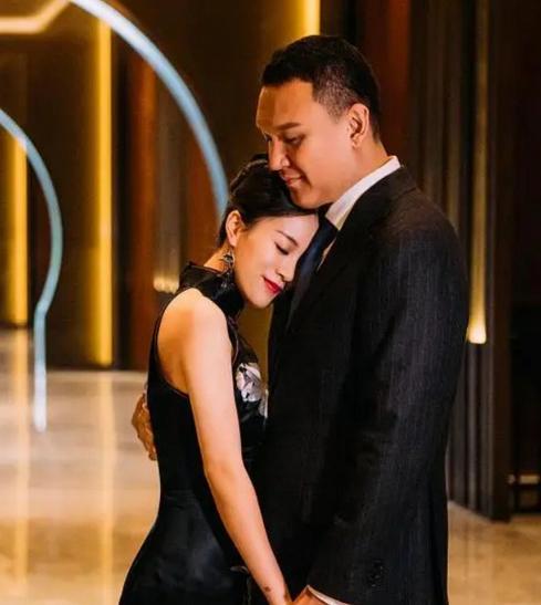 车澈离婚风波愈演愈烈？乃万自证清白，李嘉格直播戴绿帽被误读