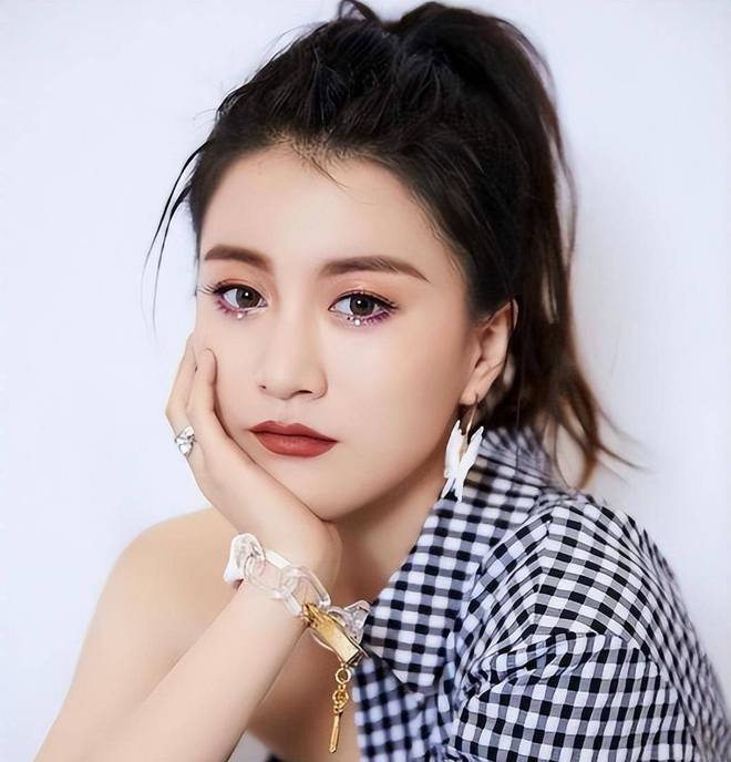 车澈离婚风波愈演愈烈？乃万自证清白，李嘉格直播戴绿帽被误读