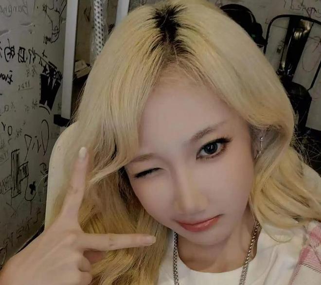 车澈离婚风波愈演愈烈？乃万自证清白，李嘉格直播戴绿帽被误读