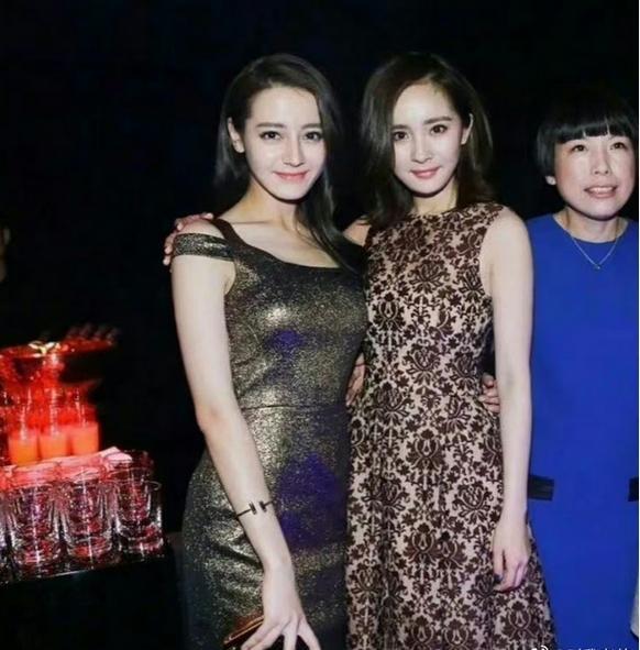 热巴零点祝杨幂万事遂意，刻意避开于朦胧风波，这情商没谁了