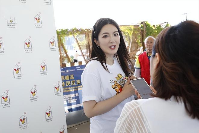 又一演员走上李嘉格后路，知名港星官宣离婚成功，老公不愿意生娃