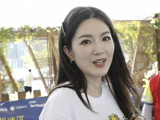 又一演员走上李嘉格后路，知名港星官宣离婚成功，老公不愿意生娃
