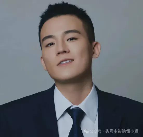 于朦胧坠亡，快男兄弟生日崩溃！华晨宇无法再抱着他哭，叫他胧儿
