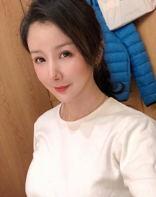 孙菲菲离婚内情：为挽救婚姻做亲子鉴定，富商老公舍不得买葡萄干