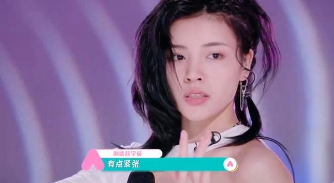 白客疑似被00后女友逼宫！相差12岁谈了4年，女方秀恩爱惹怒粉丝
