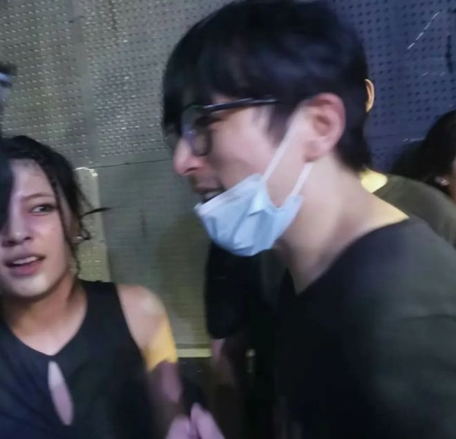 白客疑似被00后女友逼宫！相差12岁谈了4年，女方秀恩爱惹怒粉丝
