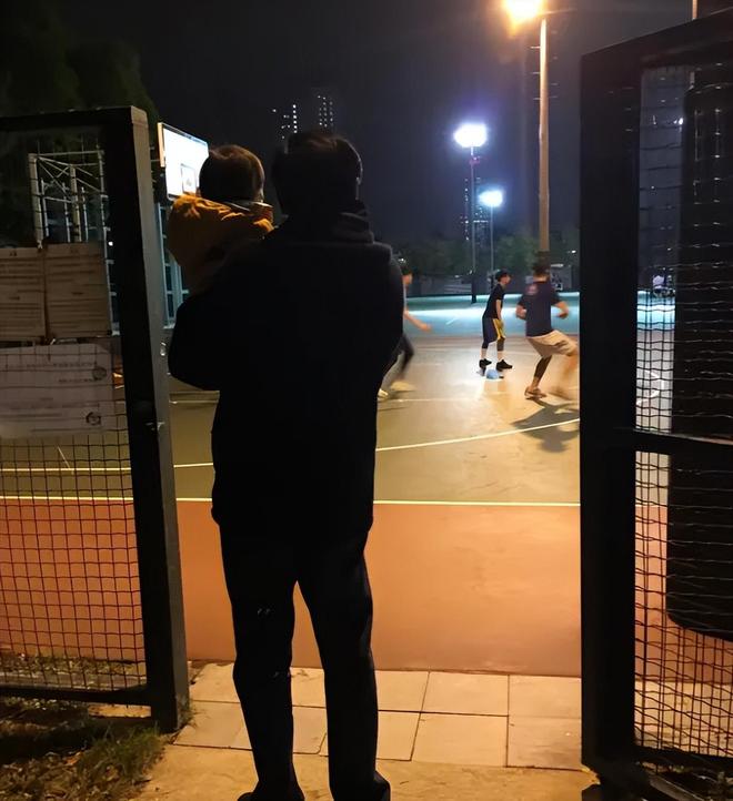 尔东升女友高调晒女儿，秦沛现身评论区支持，女方疑似成功转正