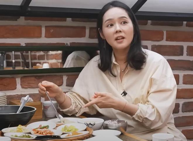 韩佳人想让孩子来中国上学，被吐槽虚伪，夸中国的内容都不发外网