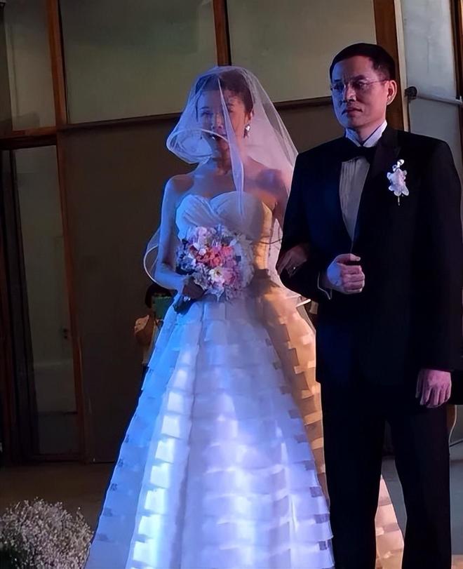 孙菲菲自曝嫁给了伪豪门！婚后都是自己掏钱，劝诫女生别未婚先孕