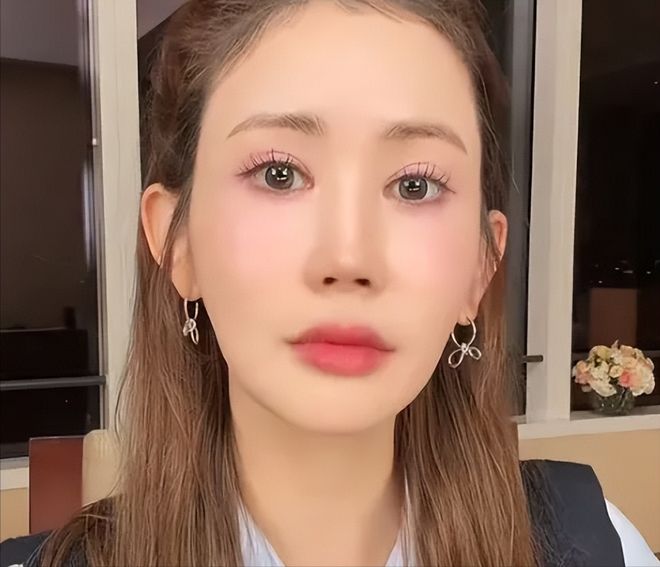 韩星李多海直播被嘲换头，短短半年判若两人，粉丝直言无法接受