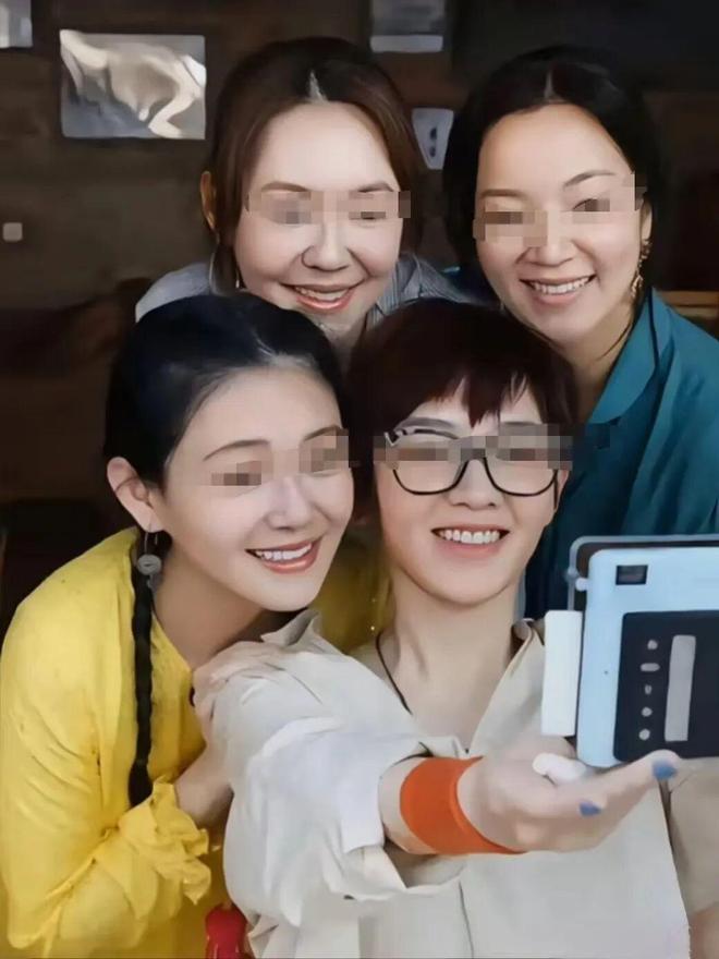 影后剃寸头打舌环＋为男友“割子宫”，现状曝光惊呆网友…