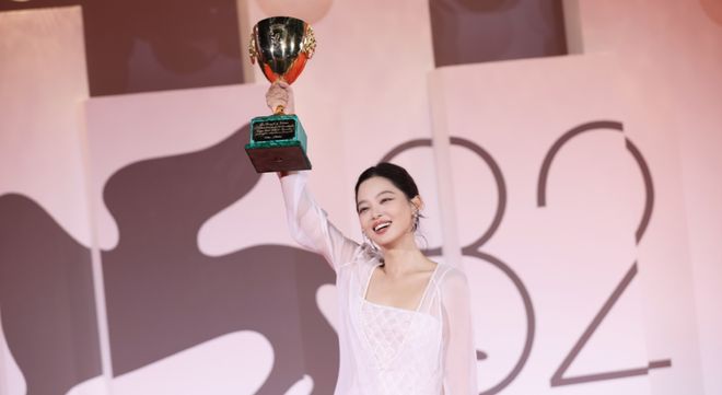 辛芷蕾与梁婷：漫长岁月里，从拼命托举、对簿公堂到终极和解