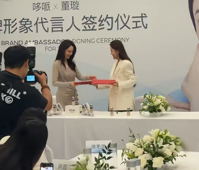 董璇口碑崩塌！买自己代言的金饰送男方亲友，利用话题疯狂捞金
