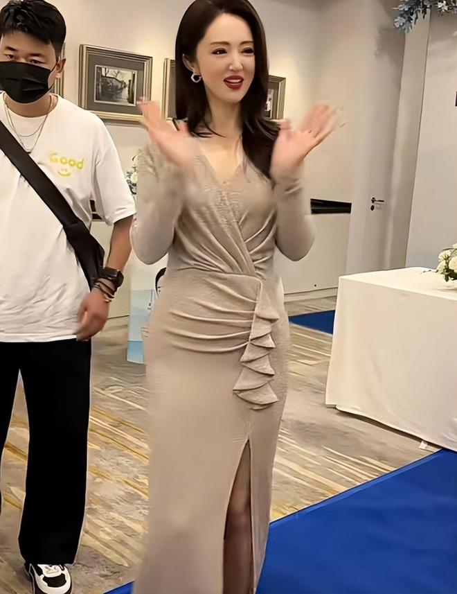 董璇口碑崩塌！买自己代言的金饰送男方亲友，利用话题疯狂捞金