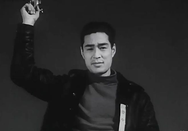 这个天才演员，离开我们二十年了