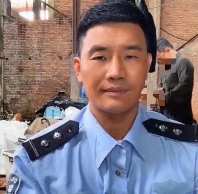 警方通报嘎子哥行拘7天，官媒怒批，警服带货是闹哪样？
