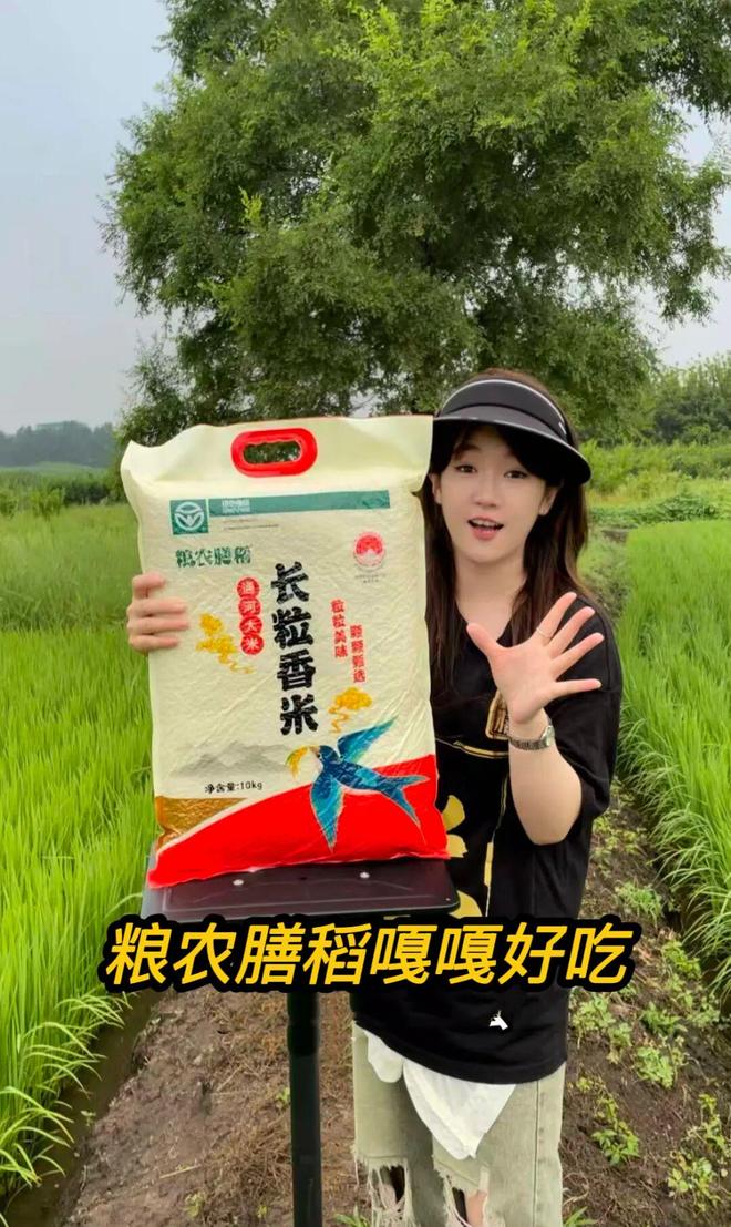 返乡「米二代」：上桌吃饭，下地直播