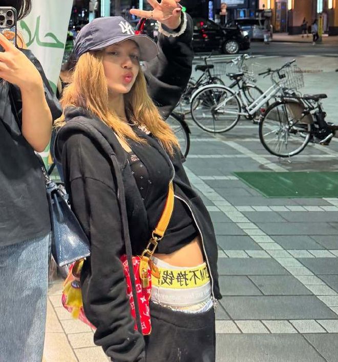 Lisa又来内娱试水！团队打擦边球赚钱，线上四人代言地广被除名！