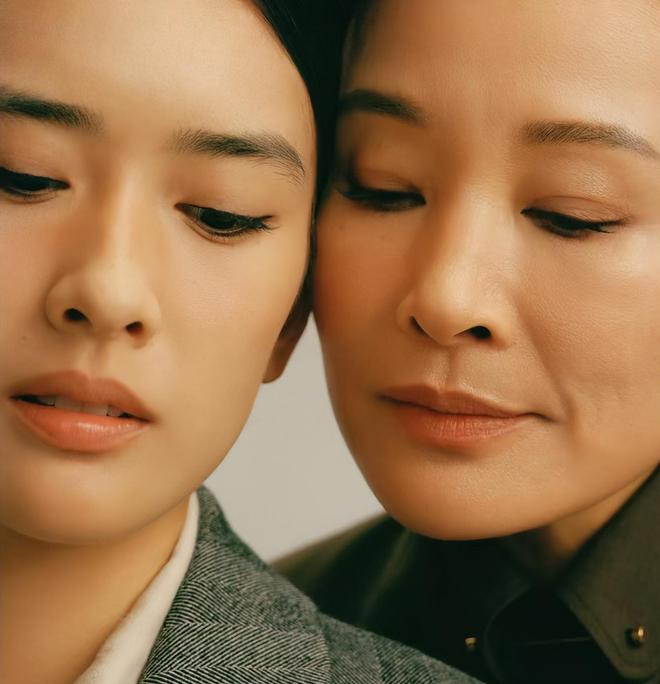 陈冲母女合体拍杂志被嘲，网友抗拒女儿出道，追问弃养双胞胎去向