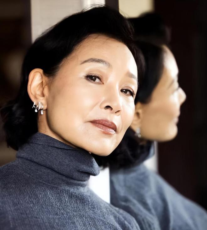 陈冲母女合体拍杂志被嘲，网友抗拒女儿出道，追问弃养双胞胎去向