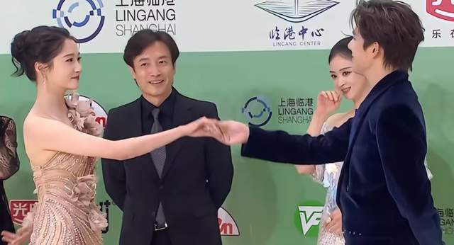 鹿晗关晓彤分手闹了快一年！被骂过度占用公众资源，网友呼吁官宣